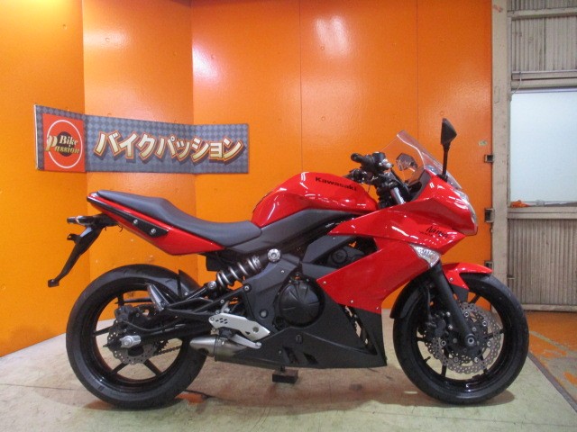 横から見てもこの通り状態グッド！！安心の純正フルノーマル車両！ＵＳＢにＥＴＣも装備済の御買得な一台！